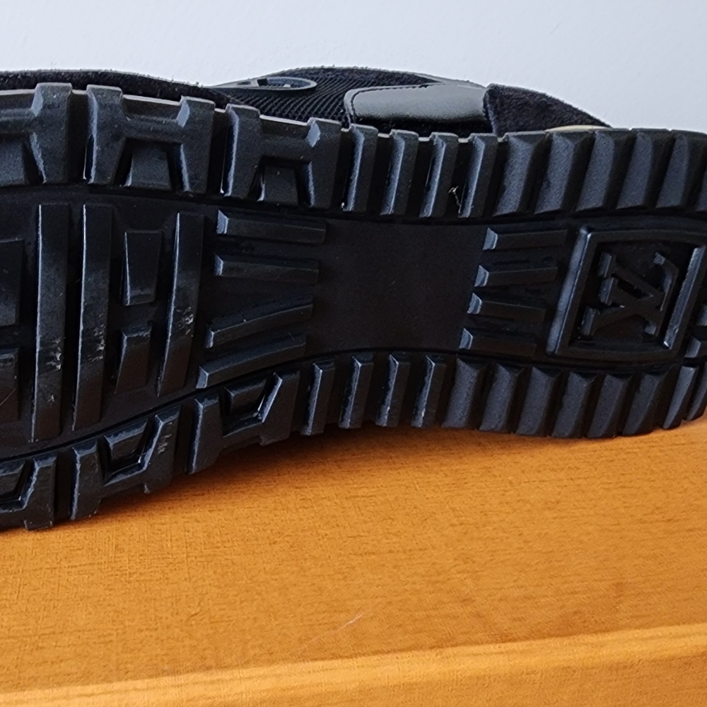 LV Runaway sneakers sz 39 - Picture 2 of 7